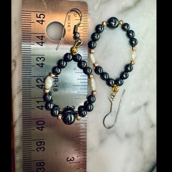 Vintage Hematite and pearl drop teardrop shaped beaded earrings - Picture 5 of 5
